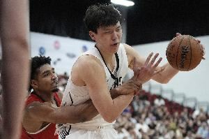 夏联主帅：杨瀚森肯定是赌城最受欢迎的人 他的从容令人印象深刻